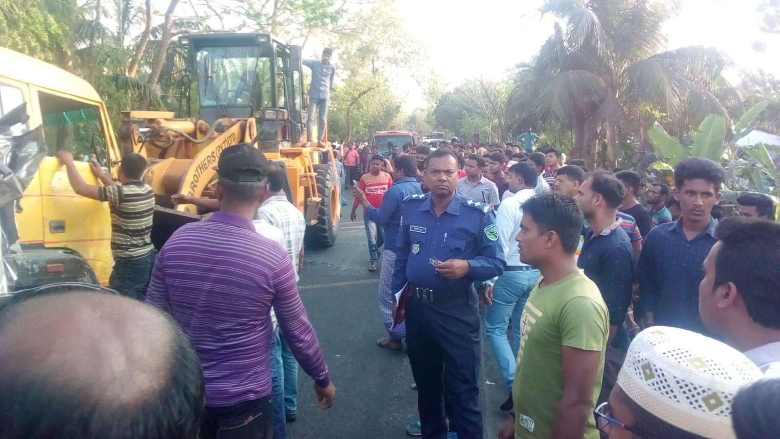 ঢাকা-খুলনা মহাসড়কে দুর্ঘটনার ঝুঁকি বাড়ছে, ৬ লেনের দাবি